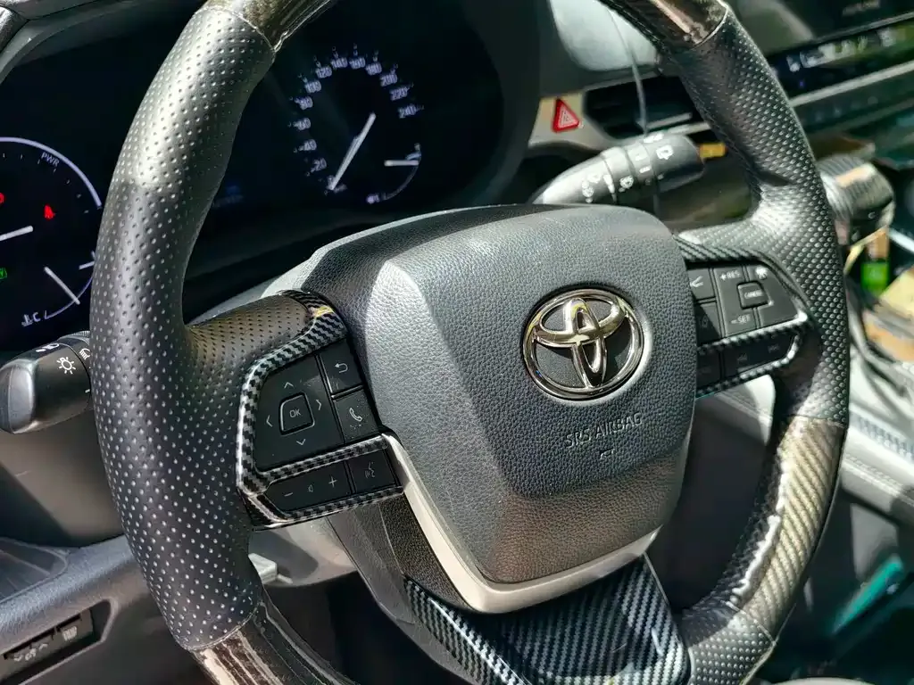 Toyota Sienna — фото 4