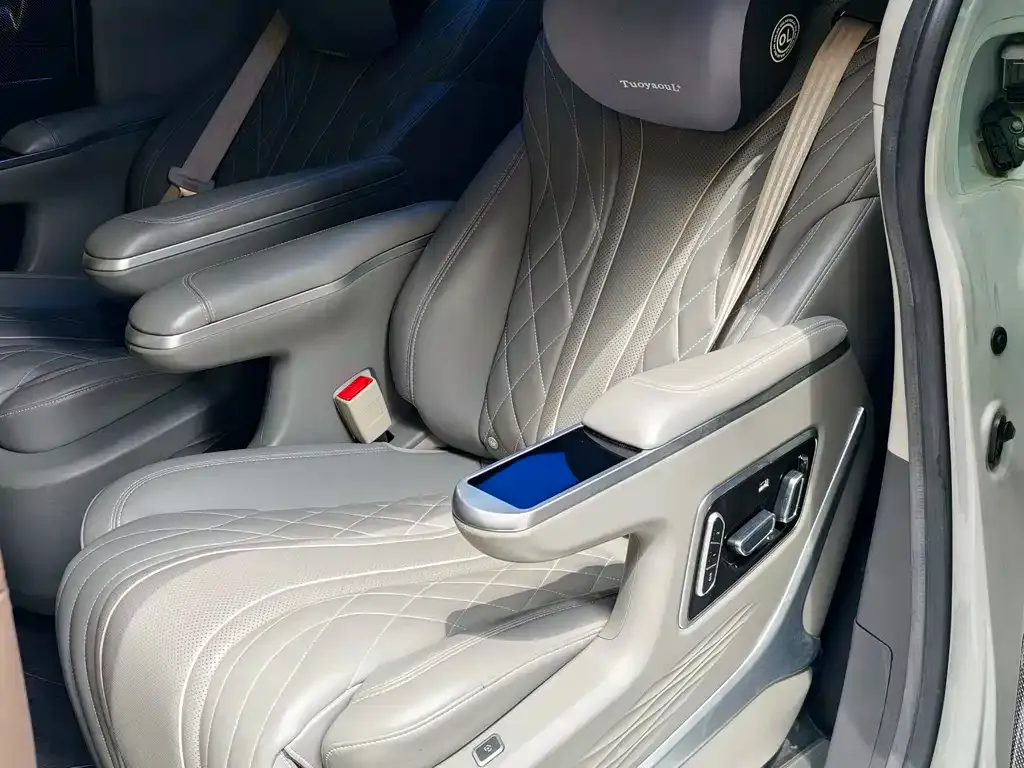Toyota Sienna — фото 2