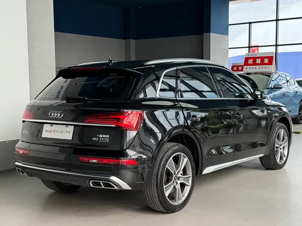 Audi Q5L — фото 6