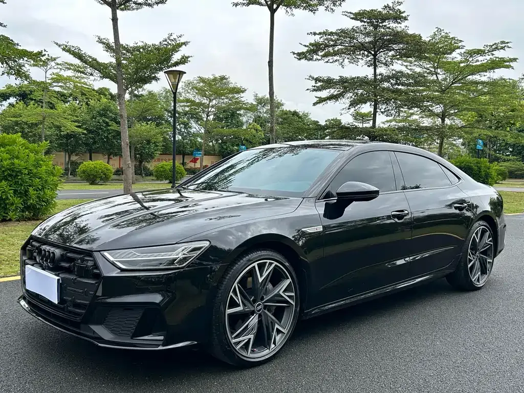 Audi A7L — фото 1