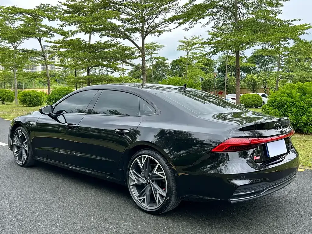 Audi A7L — фото 7