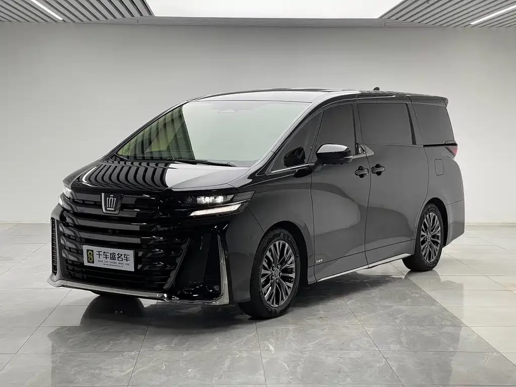 Toyota Vellfire — фото 1