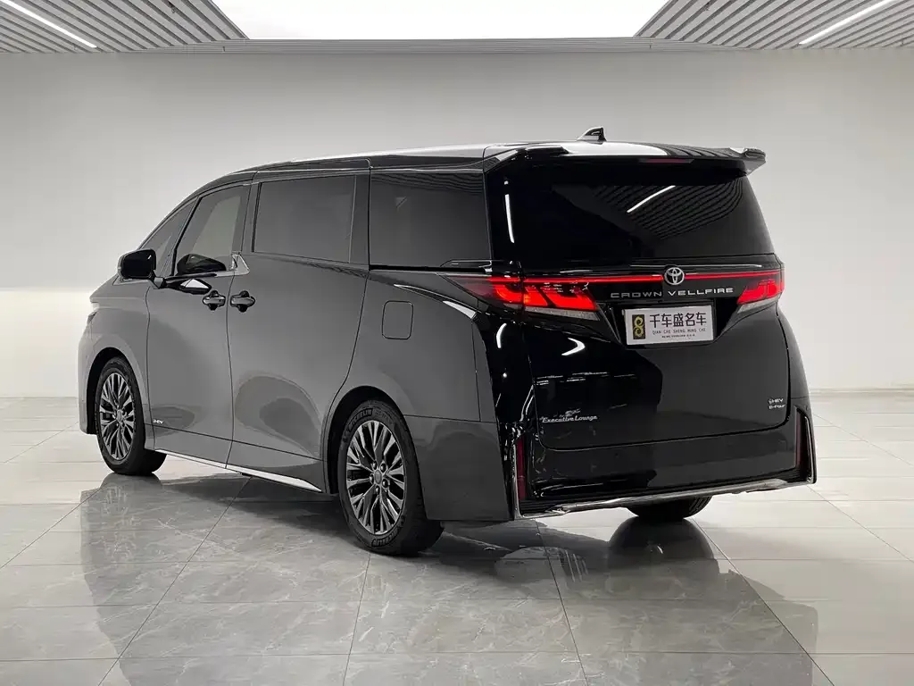 Toyota Vellfire — фото 5