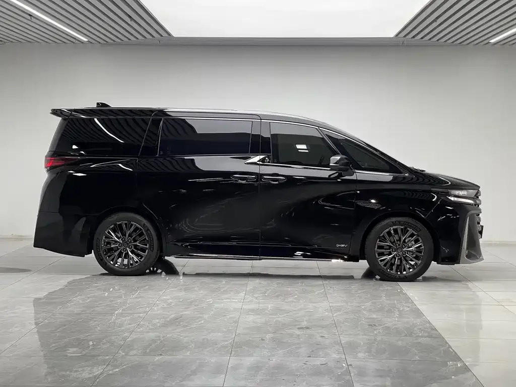 Toyota Vellfire — фото 8