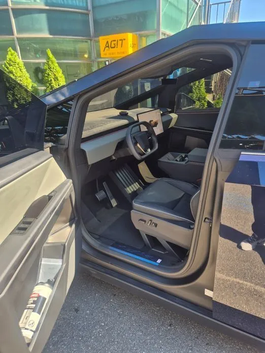 Tesla Cybertruck — фото 4
