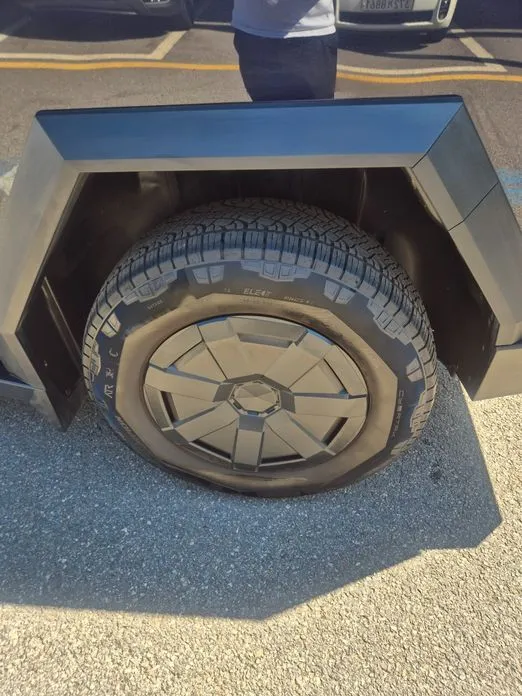 Tesla Cybertruck — фото 2