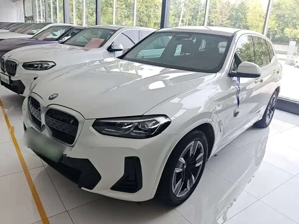 BMW iX3 — фото 1