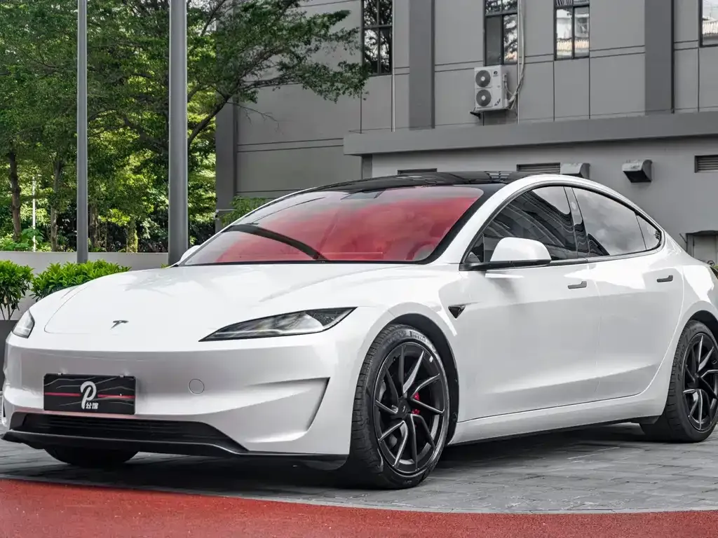 Tesla Model 3 — фото 1