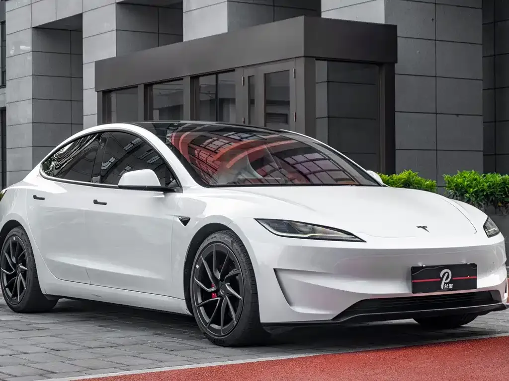 Tesla Model 3 — фото 8