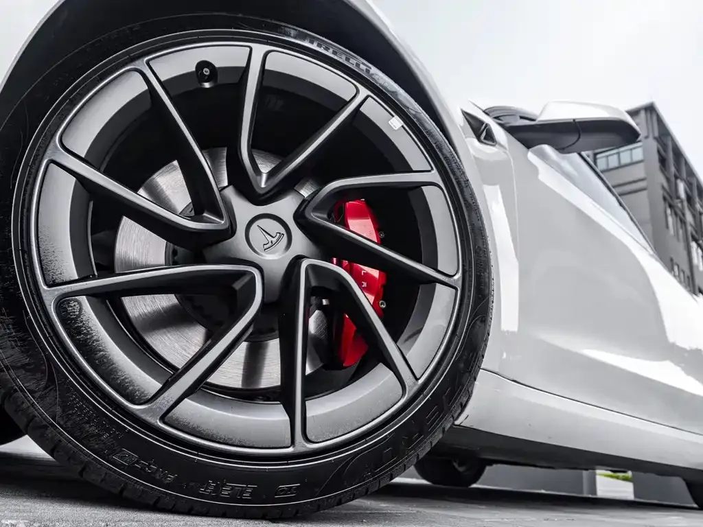 Tesla Model 3 — фото 10
