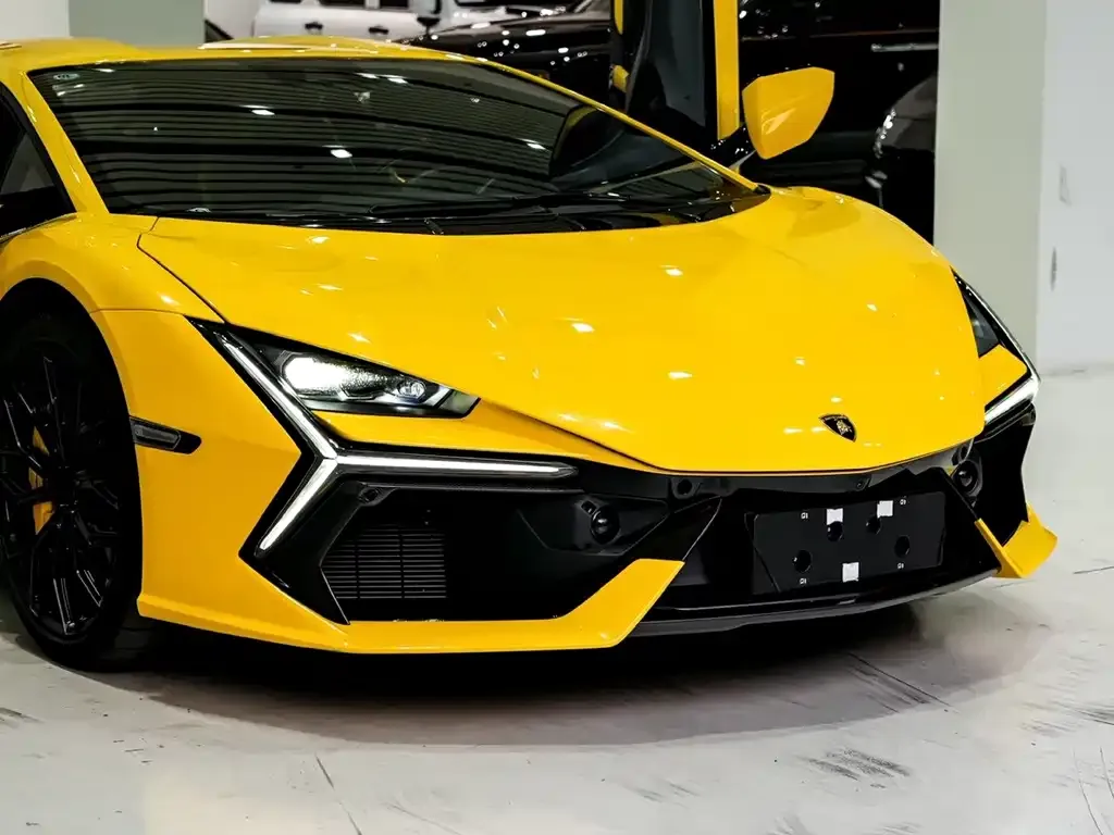 Lamborghini Revuelto — фото 10