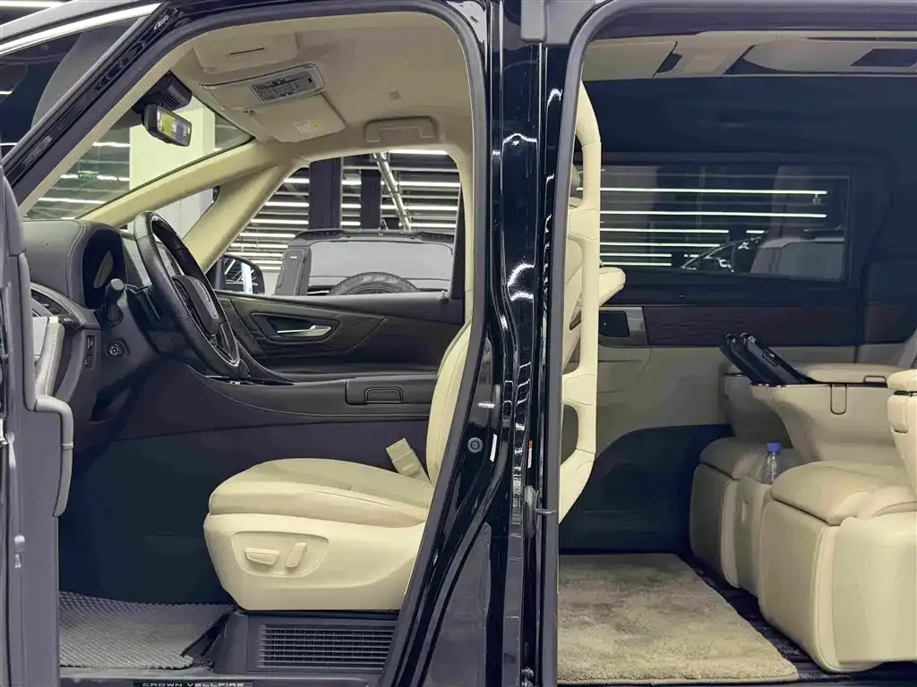 Toyota Vellfire — фото 2