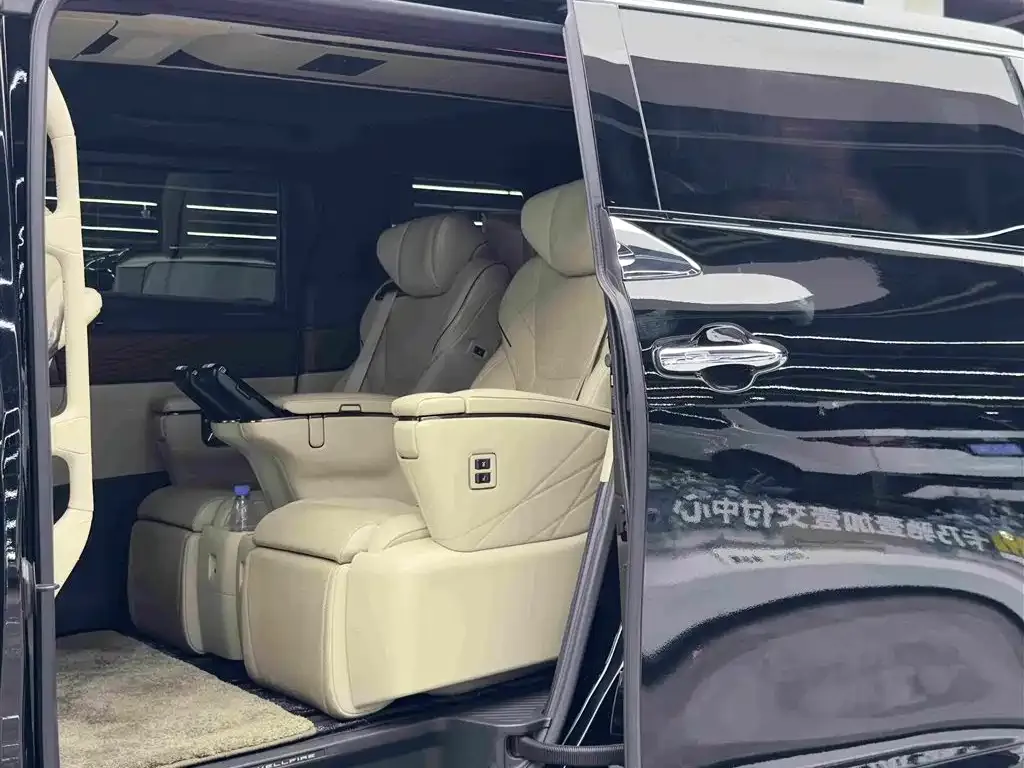 Toyota Vellfire — фото 10