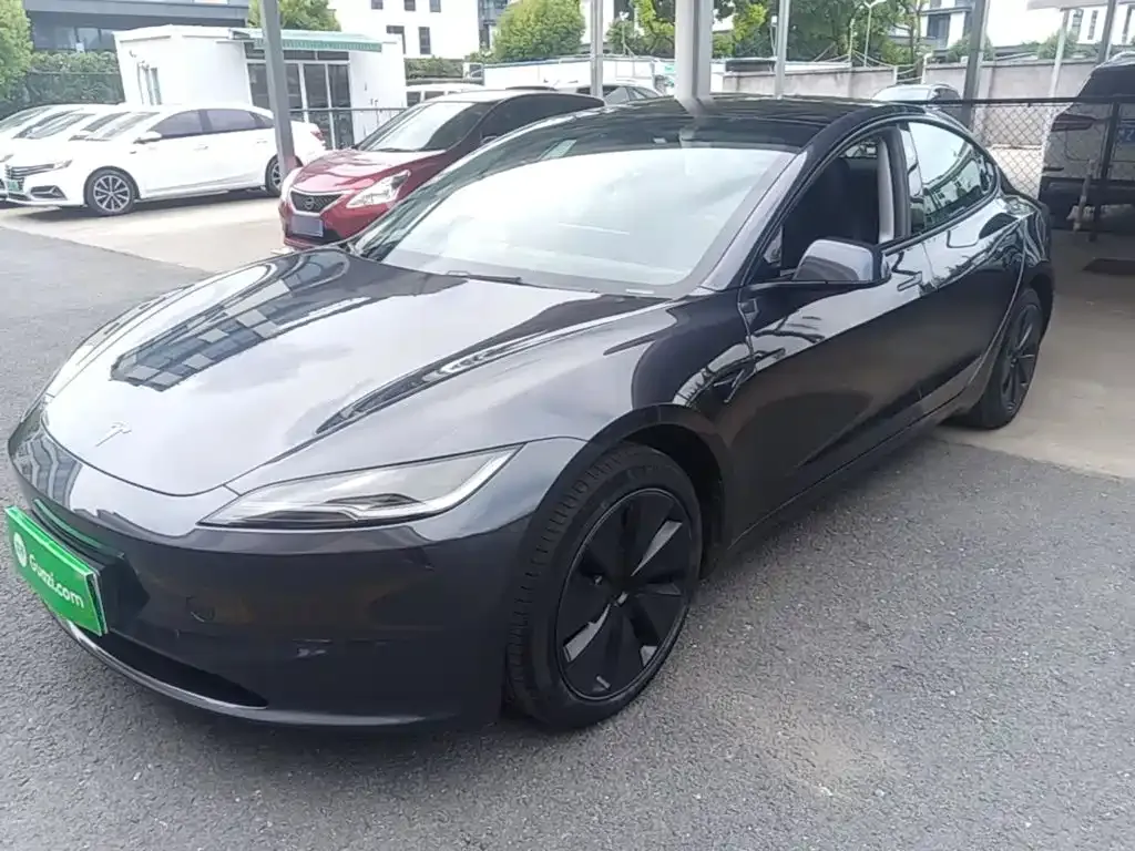 Tesla Model 3 — фото 1