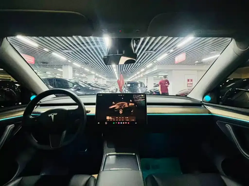 Tesla Model Y — фото 9