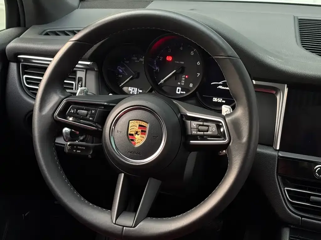 Porsche Macan — фото 10
