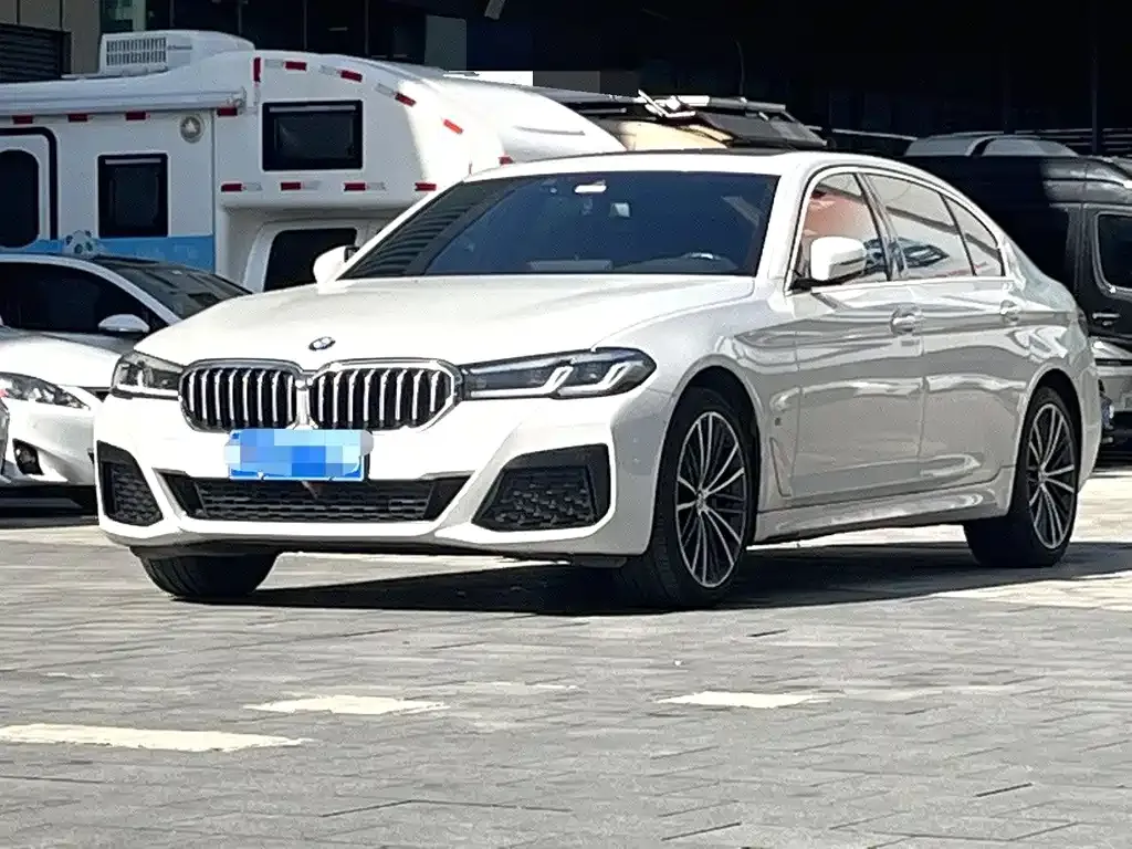 BMW 5 Series — фото 1