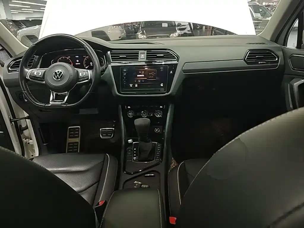 Volkswagen Tiguan L — фото 3