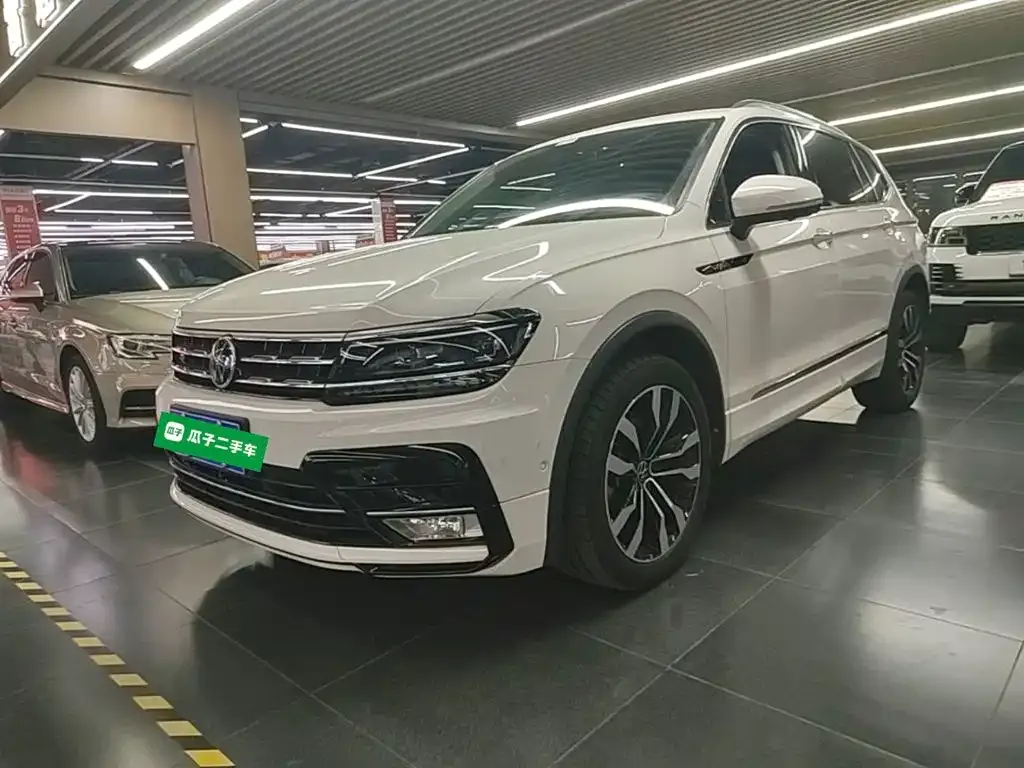 Volkswagen Tiguan L — фото 10