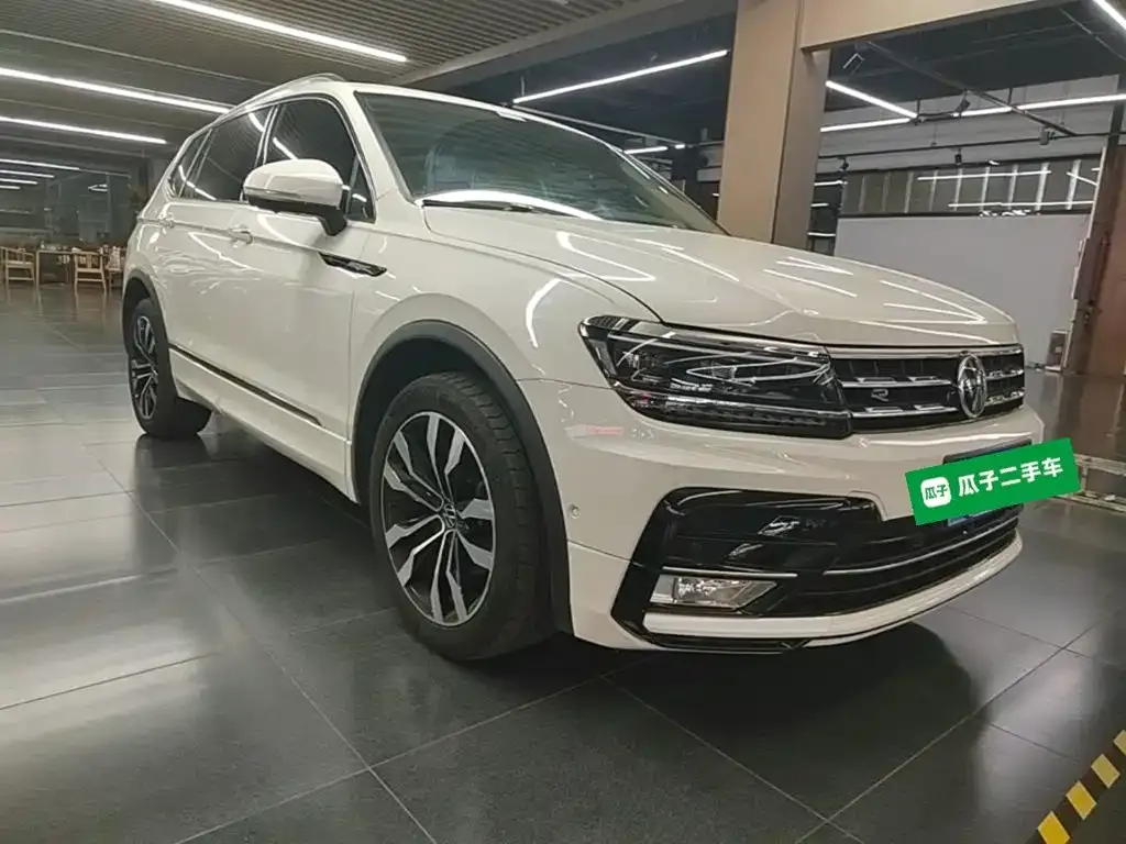 Volkswagen Tiguan L — фото 2