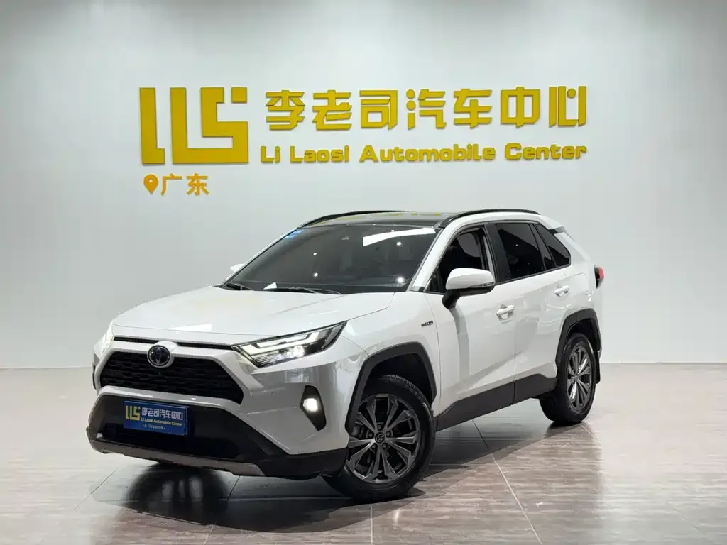 Toyota RAV4 — фото 1