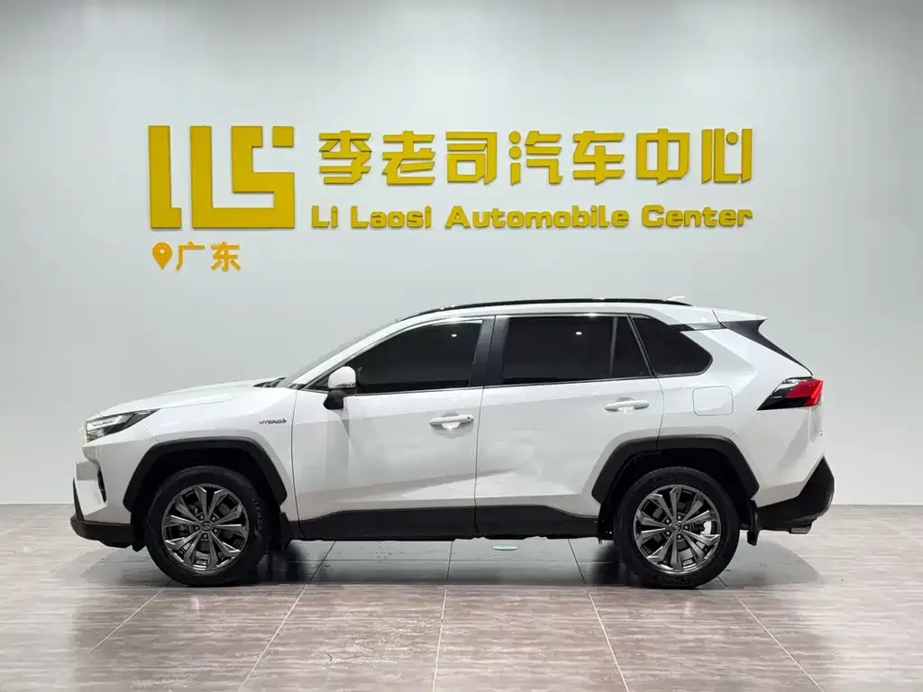 Toyota RAV4 — фото 5