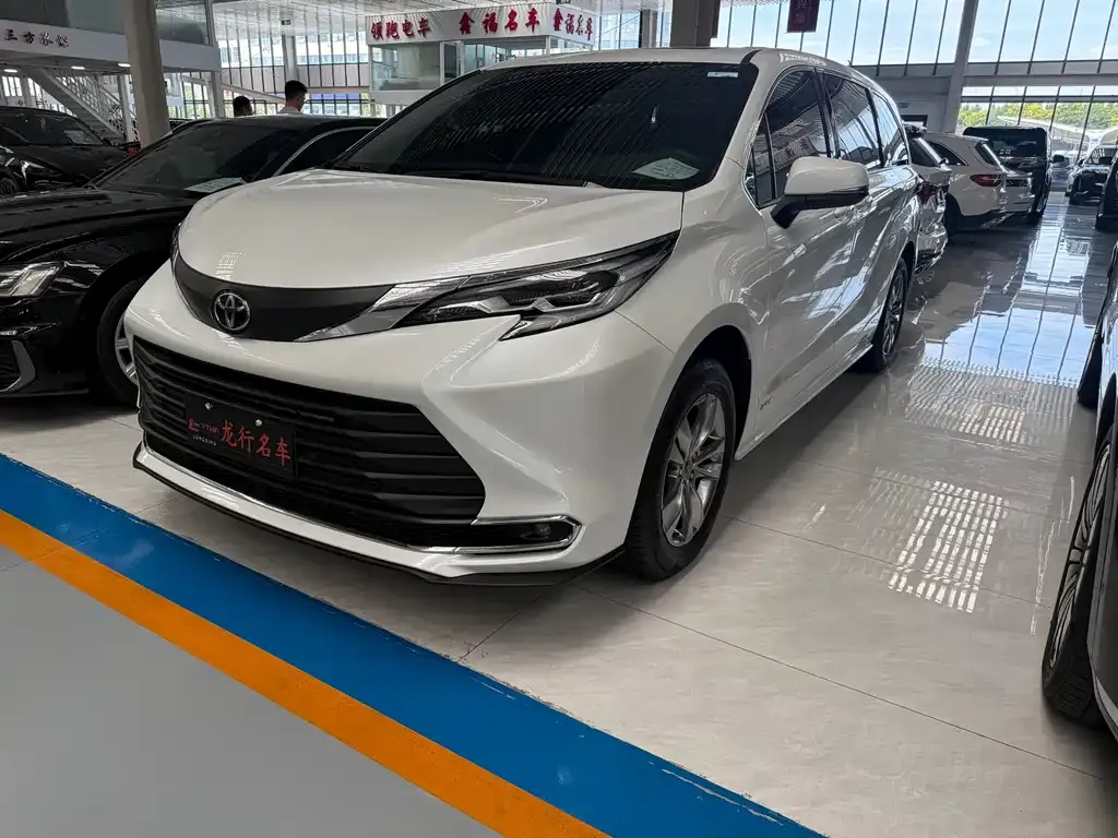Toyota Sienna — фото 2
