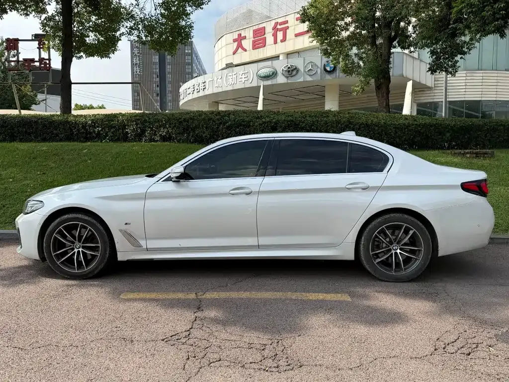 BMW 5 Series — фото 10