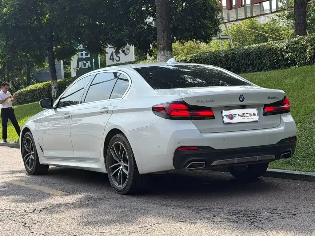 BMW 5 Series — фото 2