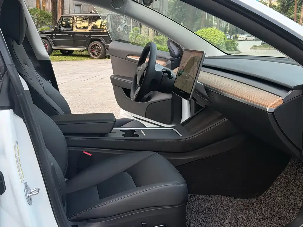 Tesla Model 3 — фото 6