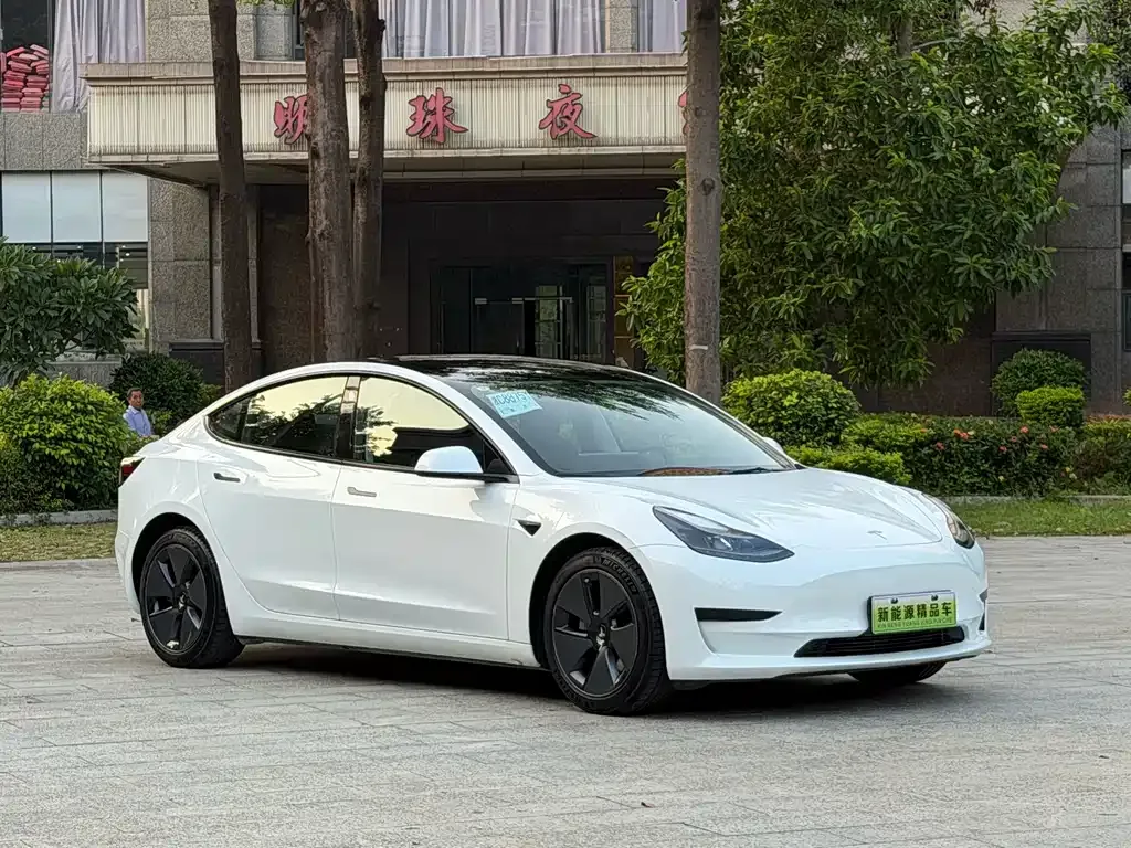 Tesla Model 3 — фото 10