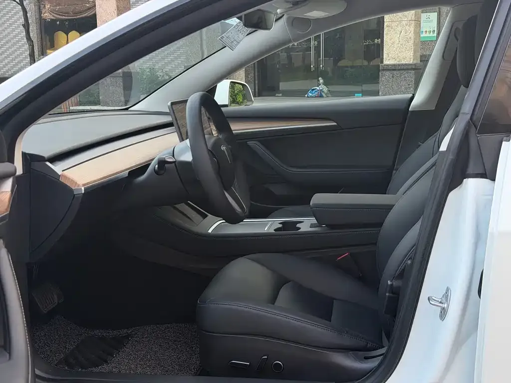 Tesla Model 3 — фото 4