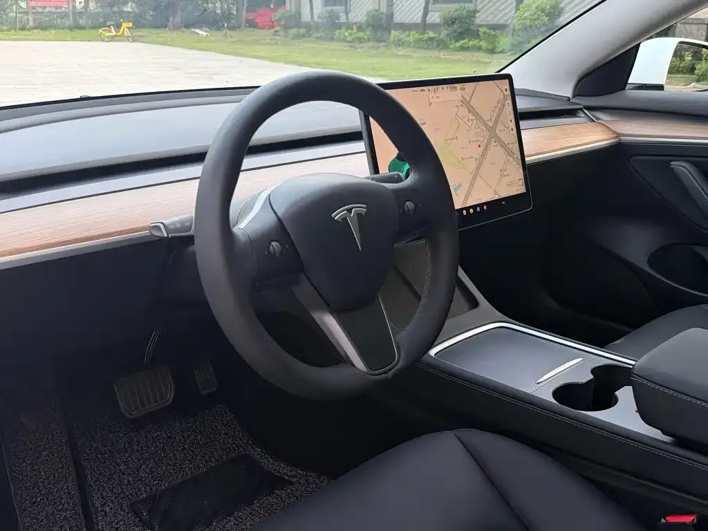Tesla Model 3 — фото 8