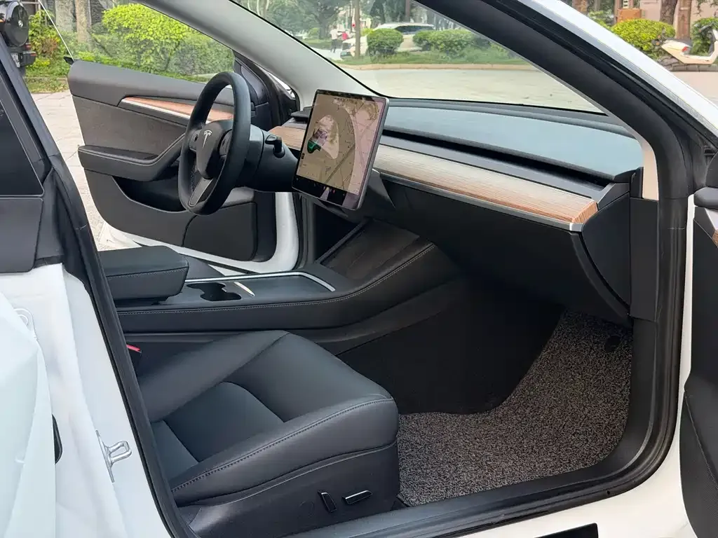 Tesla Model 3 — фото 3