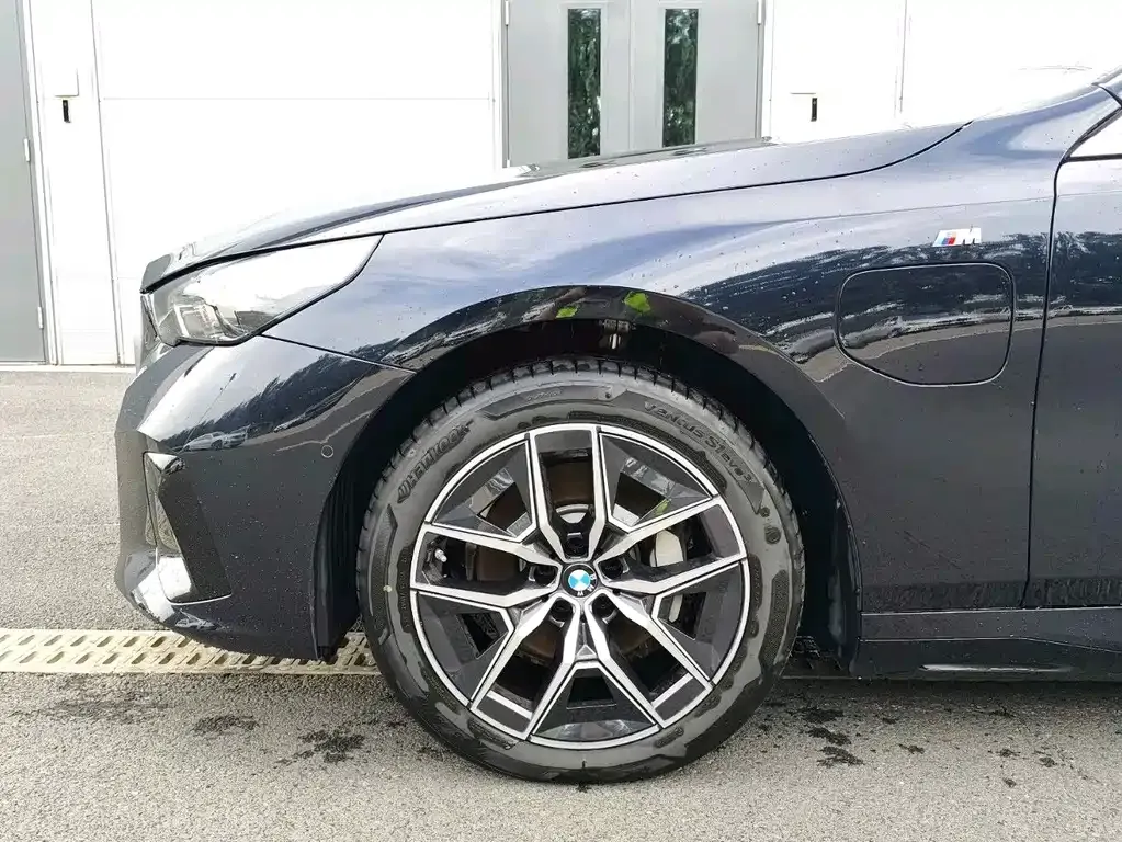BMW i5 — фото 10
