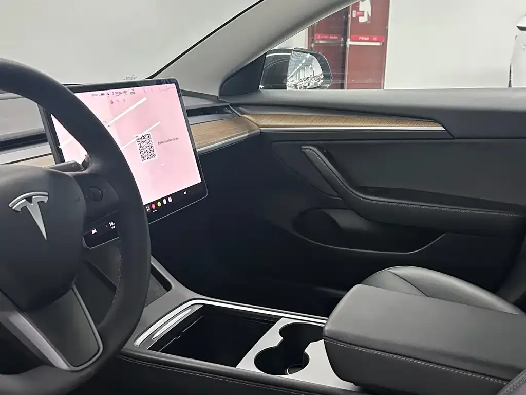 Tesla Model 3 — фото 4