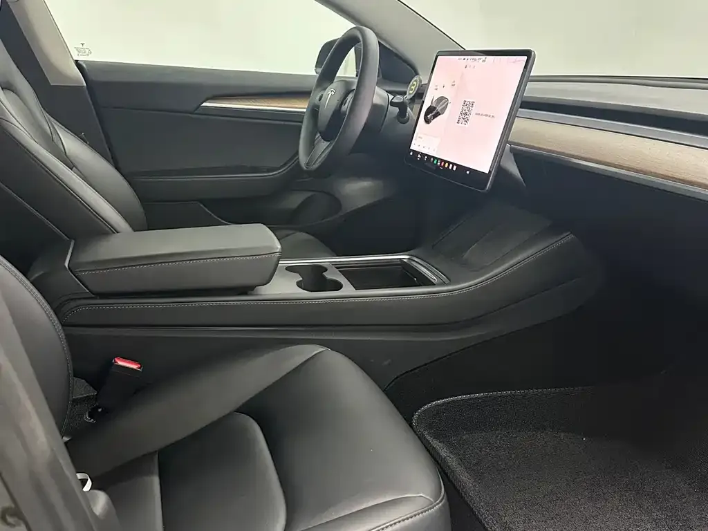 Tesla Model 3 — фото 5