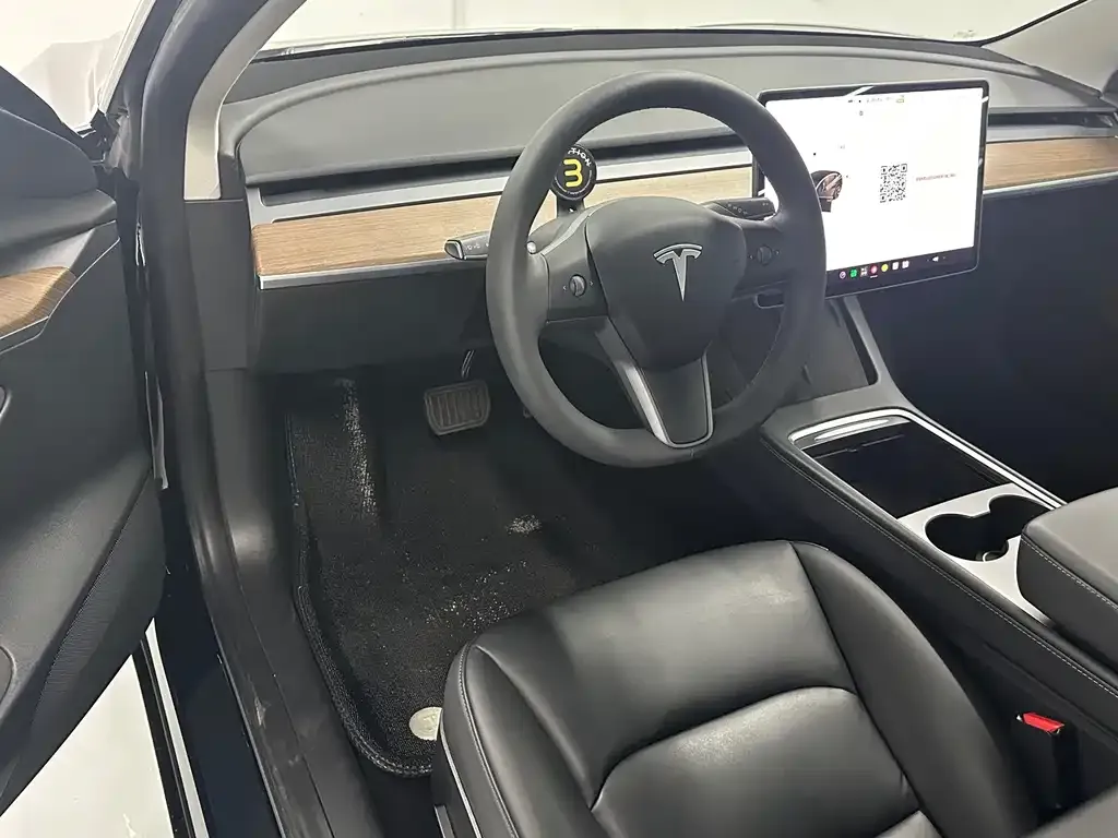 Tesla Model 3 — фото 7