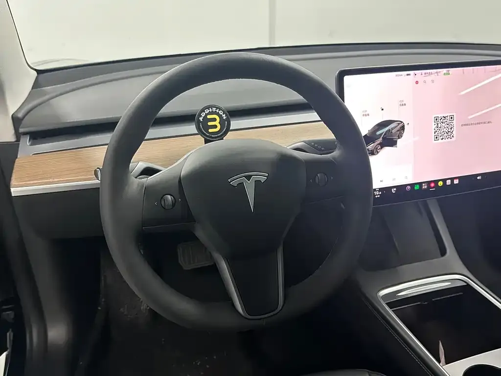 Tesla Model 3 — фото 9