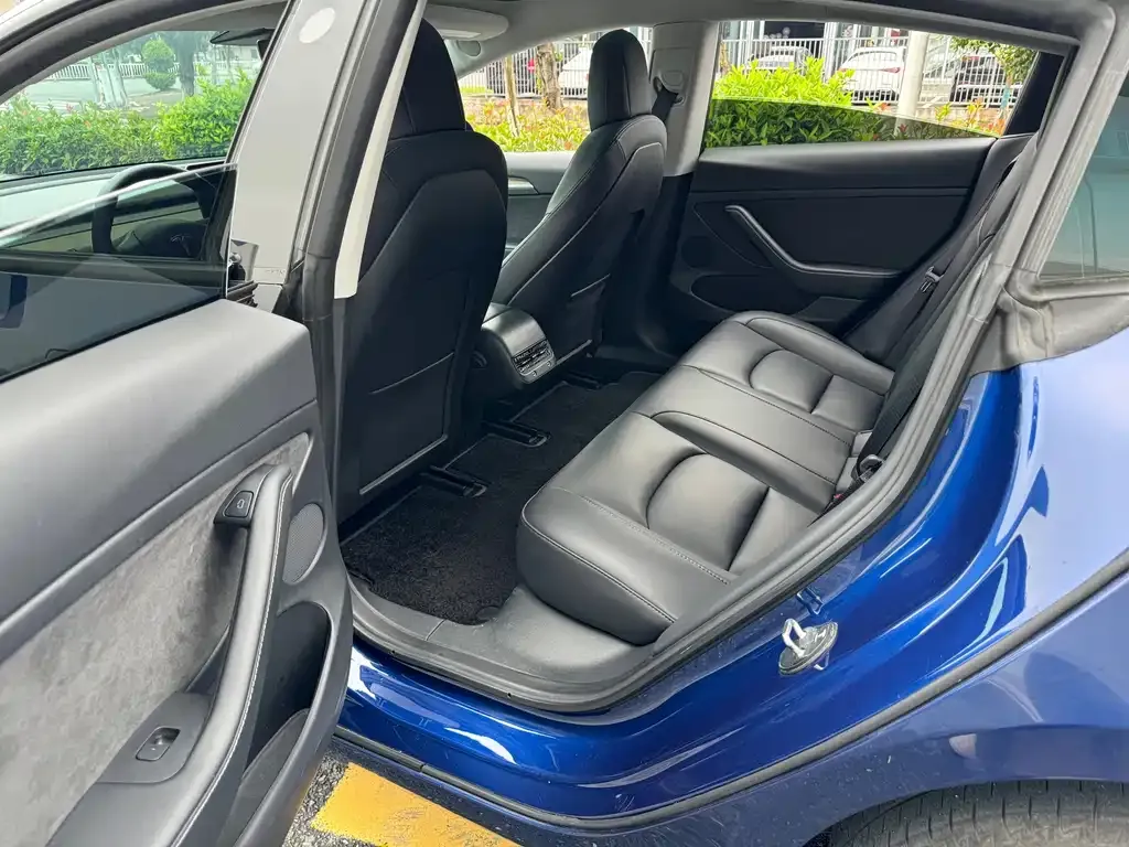 Tesla Model 3 — фото 3