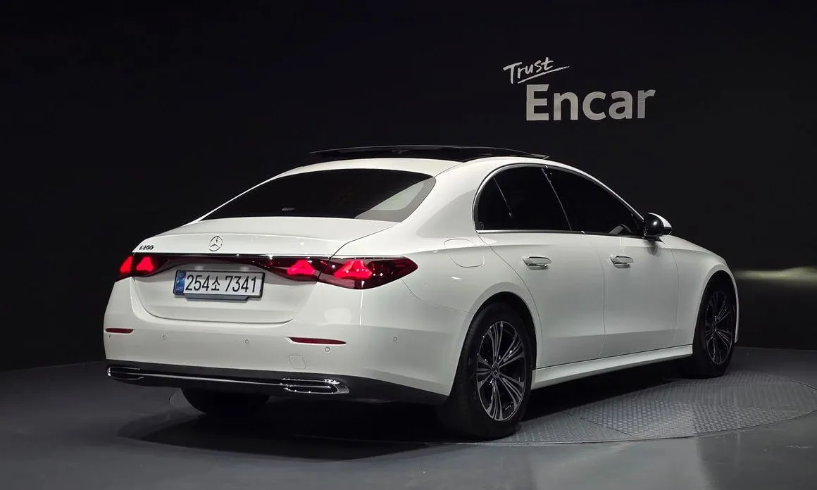 Mercedes-Benz E-Class — фото 2