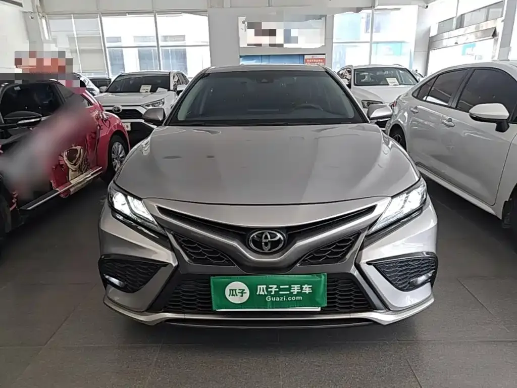 Toyota Camry — фото 3