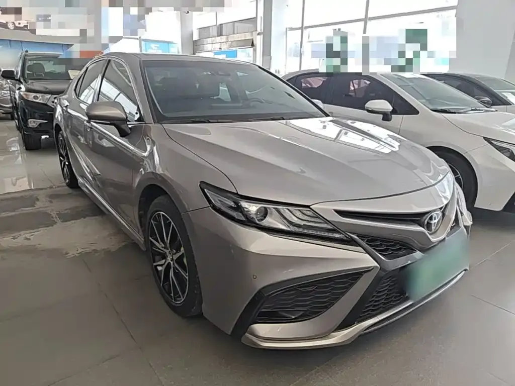 Toyota Camry — фото 9