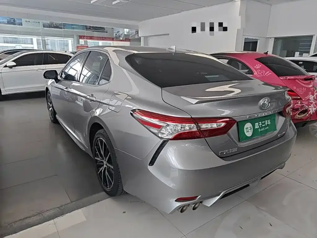 Toyota Camry — фото 2