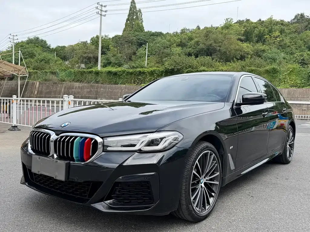 BMW 5 Series — фото 1