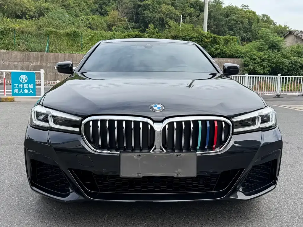 BMW 5 Series — фото 10