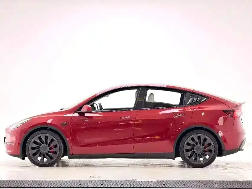 Tesla Model Y — фото 6