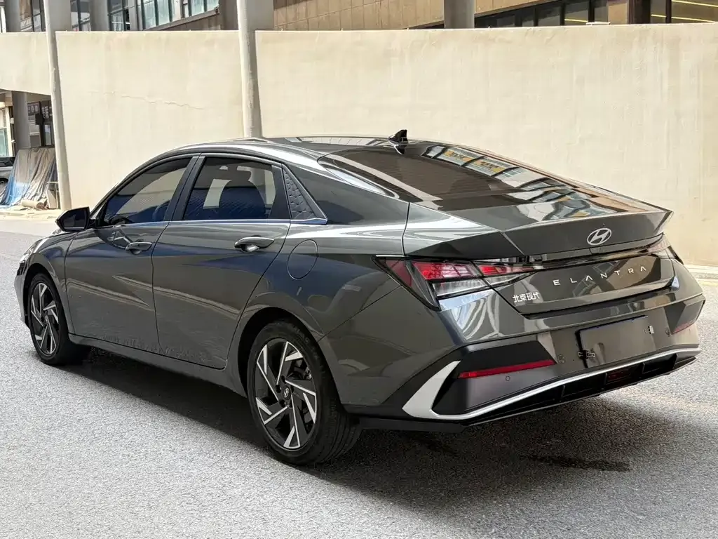 Hyundai Elantra — фото 4
