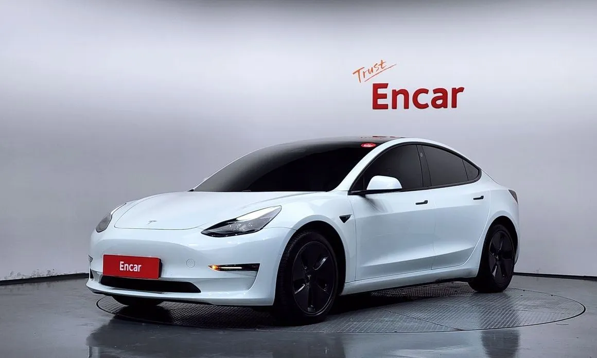 Tesla Model 3 — фото 1