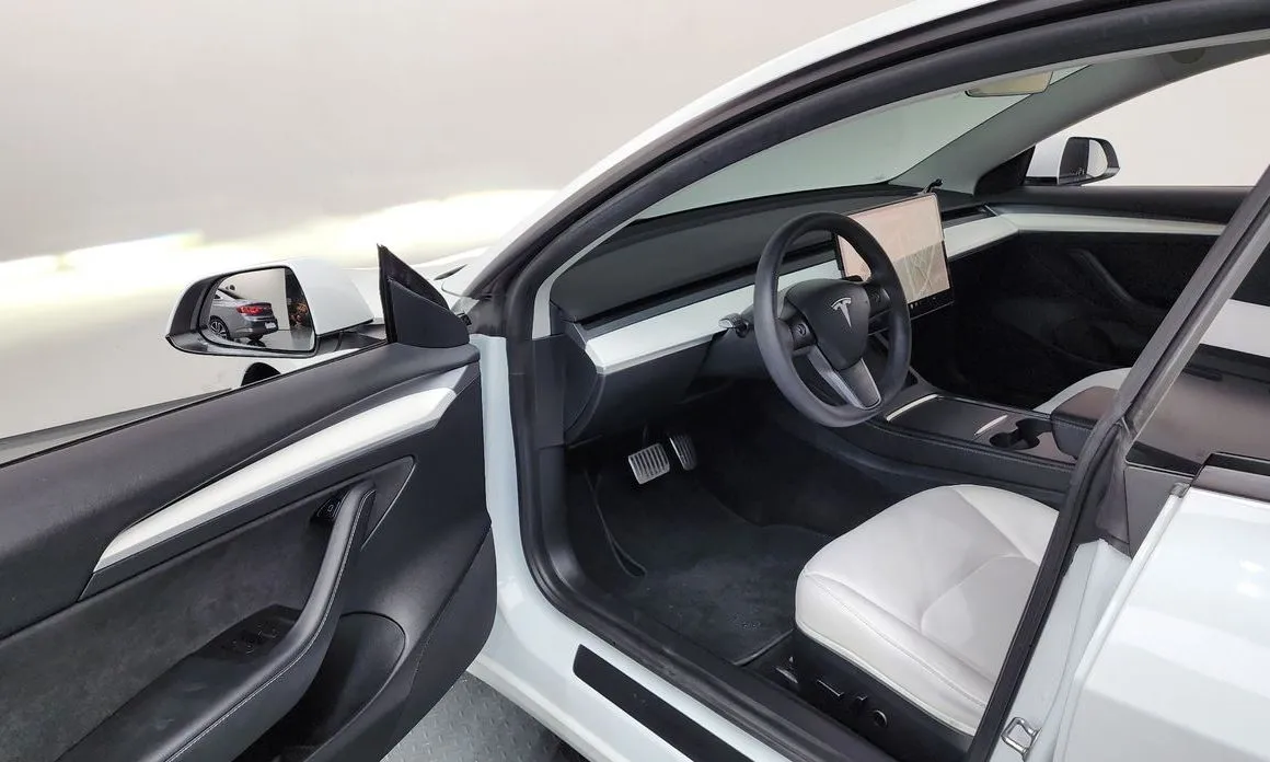 Tesla Model 3 — фото 10